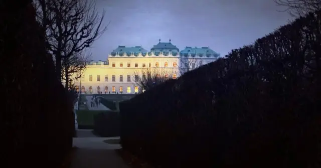 Highlights from four days in Vienna for the main grid feed. 
#vienna #austria #mrbelvedere #belvedere #austriannationallibrary #michaelerkirche #globemuseum #stephenskirche #stephensplatz #hotelsacher #adventmarkets #michaelerplatz #viennastateopera #wien